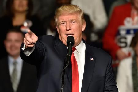 Donald Trump bringt Matt Damon und Ben Affleck gegen sich auf Donald Trump bringt Matt Damon und Ben Affleck gegen sich auf
