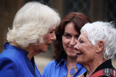 Literaturfestival: Königin Camilla begrüßt Judi Dench Literaturfestival: Königin Camilla begrüßt Judi Dench