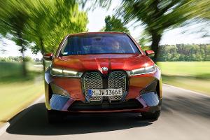 Unbeabsichtigte Beschleunigung beim E-SUV?