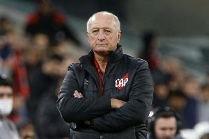 Scolari mit 74 zurück auf der Trainerbank