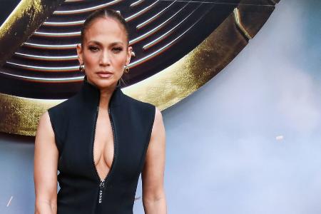 Jennifer Lopez überrascht mit neuem Sommer-Look Jennifer Lopez überrascht mit neuem Sommer-Look