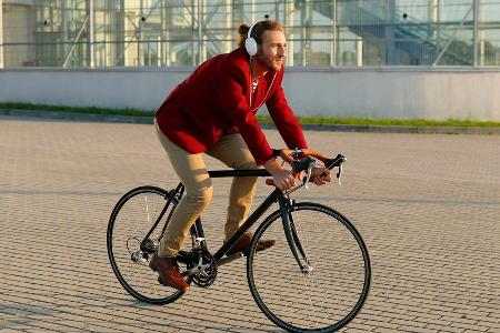 Kopfhörer auf dem Fahrrad: Darf ich das? Kopfhörer auf dem Fahrrad: Darf ich das?