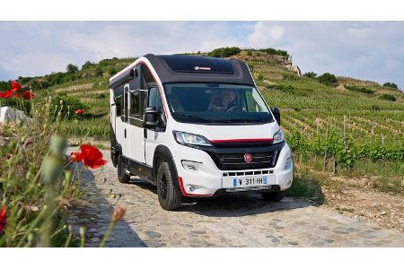 Campingfahrzeug, Weinberge, Frontansicht, Teilintegriert Campingfahrzeug, Weinberge, Frontansicht, Teilintegriert