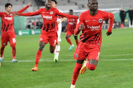Trotz Bayern-Gerüchten: Kolo Muani soll in Frankfurt bleiben Trotz Bayern-Gerüchten: Kolo Muani soll in Frankfurt bleiben