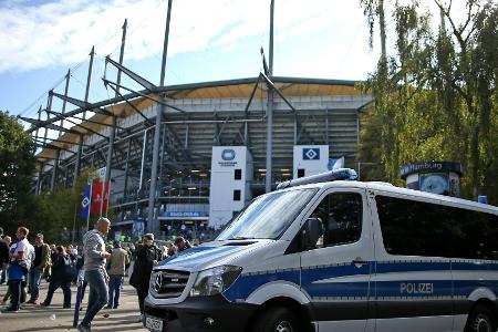 Polizei: Vermeintliche HSV-Anhänger greifen Pauli-Fans an Polizei: Vermeintliche HSV-Anhänger greifen Pauli-Fans an