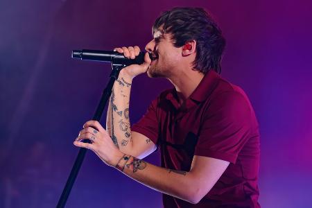 Louis Tomlinson: Rund 100 verletzte Fans nach heftigem Hagelsturm Louis Tomlinson: Rund 100 verletzte Fans nach heftigem Hagelsturm