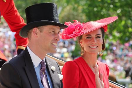 Mit Kutsche, Charme und Signalrot: William und Kate beim Royal Ascot Mit Kutsche, Charme und Signalrot: William und Kate beim Royal Ascot