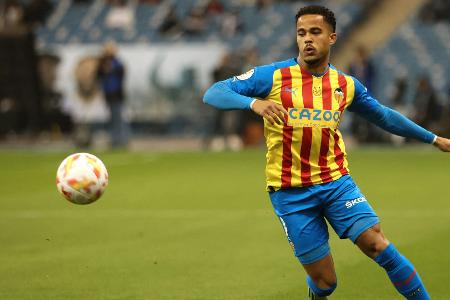 Wechsel nach England: Kluivert in allen fünf Topligen aktiv Wechsel nach England: Kluivert in allen fünf Topligen aktiv