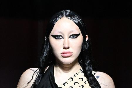 Noah Cyrus: Schwester von Miley Cyrus bestätigt ihre Verlobung Noah Cyrus: Schwester von Miley Cyrus bestätigt ihre Verlobung