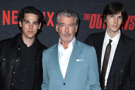 Pierce Brosnan und seine Söhne: Stylisches Trio auf dem roten Teppich Pierce Brosnan und seine Söhne: Stylisches Trio auf dem roten Teppich