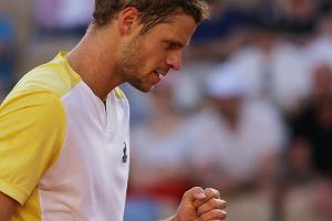 Vor Wimbledon: Hanfmann schlägt Tsitsipas