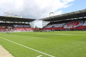 DFL-Rasen-Auszeichnung an Bayer und St. Pauli
