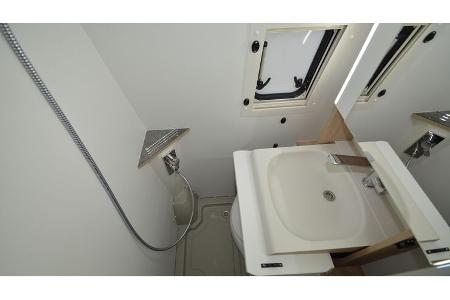 Bad, Klappwaschbecken