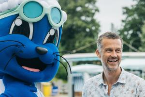 Wayne Carpendale: Sohn Mads ist schon eine richtige Wasserratte