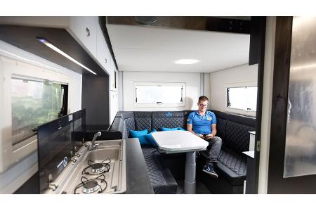 Teilintegrierter Atlantis Compact 595 Sitzgruppe