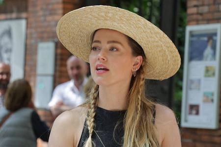 Blickt Amber Heard mit Hoffnung auf die Zukunft? Blickt Amber Heard mit Hoffnung auf die Zukunft?