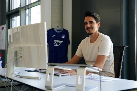 Ex-Kapitän Hübner startet Trainee-Programm in Hoffenheim Ex-Kapitän Hübner startet Trainee-Programm in Hoffenheim