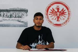 Frankfurt gibt Nachwuchsspieler Ghotra Profivertrag
