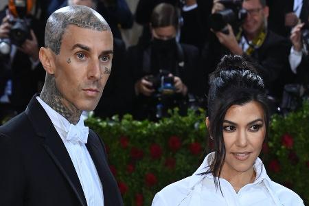 Dank Ehefrau Kourtney kann Travis Barker sein Leben wieder genießen Dank Ehefrau Kourtney kann Travis Barker sein Leben wieder genießen