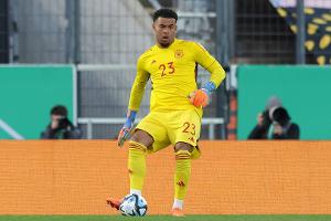 Freiburg verlängert mit U21-Nationaltorhüter Atubolu