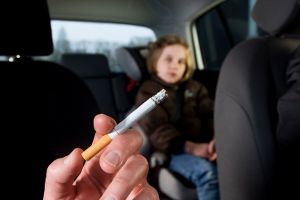Gesundheitsministerium fordert Rauchverbot im Auto
