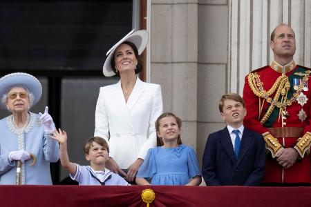Prinz George: Muss er keinen Militärdienst absolvieren? Prinz George: Muss er keinen Militärdienst absolvieren?