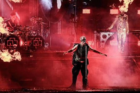 Neue Vorwürfe gegen Rammstein: Zwei weitere Frauen äußern sich Neue Vorwürfe gegen Rammstein: Zwei weitere Frauen äußern sich
