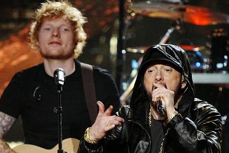 Überraschungsauftritt: Ed Sheeran holt Eminem auf die Bühne Überraschungsauftritt: Ed Sheeran holt Eminem auf die Bühne