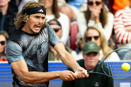 Tennis: Zverev müht sich ins Achtelfinale von Bastad Tennis: Zverev müht sich ins Achtelfinale von Bastad