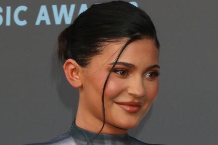 Kylie Jenner dementiert Operationen im Gesicht Kylie Jenner dementiert Operationen im Gesicht