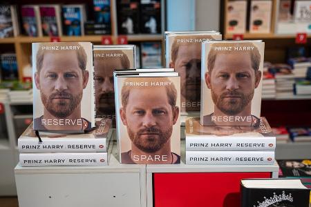 Prinz Harrys Memoiren landen bei Urlaubern im Müll Prinz Harrys Memoiren landen bei Urlaubern im Müll