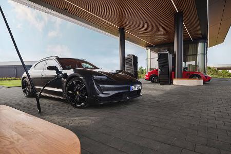 Porsche Charging Lounge Bingen am Rhein mit Taycan Sport Turismo