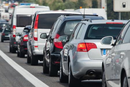 Mega-Stau am Wochenende: So bereiten sich Reisende perfekt vor Mega-Stau am Wochenende: So bereiten sich Reisende perfekt vor