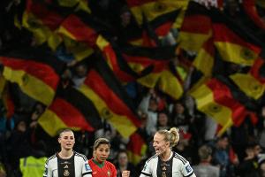 Tennis: Niemeier nimmt Fußballerinnen als Vorbild