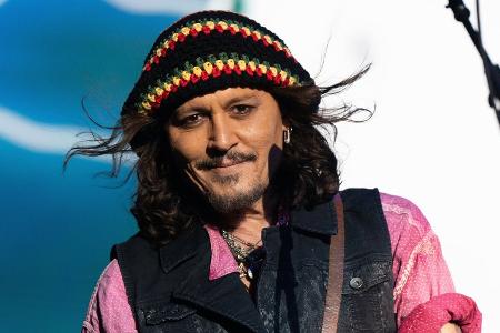 Nach mehreren Konzertabsagen: Johnny Depp wieder auf der Bühne Nach mehreren Konzertabsagen: Johnny Depp wieder auf der Bühne