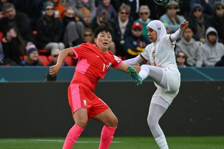WM-Spiel mit Hijab: Marokkos Benzina schreibt Geschichte WM-Spiel mit Hijab: Marokkos Benzina schreibt Geschichte