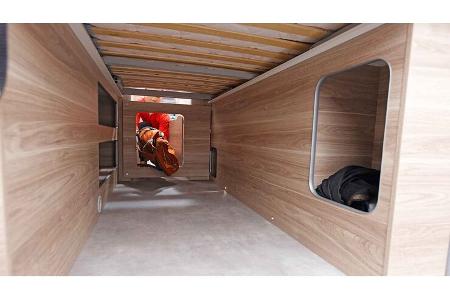 Hannes Camper grosser Camper Garage f