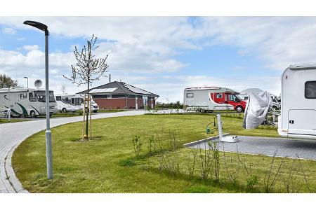 Wohnmobilpark Meerblick Rasen f