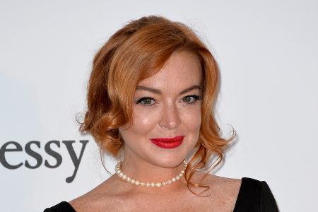 Lindsay Lohan zeigt sich erstmals nach der Geburt Lindsay Lohan zeigt sich erstmals nach der Geburt