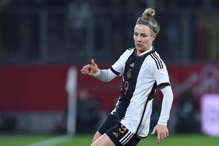 MITTELFELD: Svenja Huth - Note: 3,0 - Ihre defensiven Unsicherheiten machten sich erneut früh bemerkbar. Als rechte Schienenspielerin mit viel Zug nach vorne und deutlich mehr Flanken vor das Tor. Servierte vor dem 1:1-Ausgleich mustergültig für Popp (42.). In der zweiten Halbzeit trieb sie ihr Team über die rechte Bahn immer wieder an.