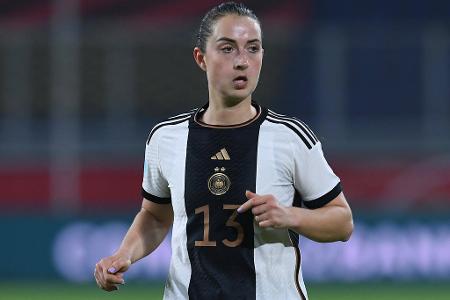 Sara Däbritz (bis 64. Minute) - Note: 5,5 - Das Spiel lief komplett an ihr vorbei. Fand keine Lücke im Abwehrbollwerk Südkoreas und hatte kaum Ballaktionen. Bekam sie mal den Ball, waren ihre Aktionen nach vorne nicht präzise und zielstrebig genug. Ein sehr dürftiger Auftritt der Mittelfeldakteurin.