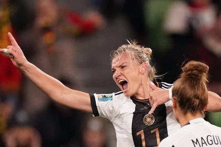 ANGRIFF: Alexandra Popp - Note: 2,0 - Versuchte nach dem Horror-Start voran zu gehen. Trat teilweise in ungewohnter Rolle als Spielmacherin auf. Ging als Kapitänin auch gegen den Ball vorweg und probierte ihre Mannschaft mitzureißen. In der Luft überhaupt nicht zu stoppen. Einzige Deutsche, die gegen Südkorea zu ihrer normalen Form fand.