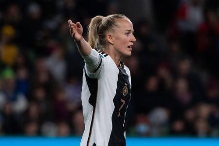 Lea Schüller - Note: 4,0 - Zeichnete sich durch ihre Lufthoheit aus und verteilte die Bälle mit dem Kopf clever. Tauchte Mitte der ersten Halbzeit wie so viele DFB-Spielerinnen aber komplett ab. Torgefahr strahlte die Stürmerin des FC Bayern viel zu selten aus. Das Zusammenspiel mit Popp passte.