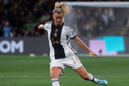Lena Lattwein (ab 64. Minute) - Note: 4,5 - Forderte nach ihrer Einwechslung viel den Ball. Den bekam sie jedoch viel zu selten. Konnte so im Offensivspiel nicht viel ausrichten. Ihre wenigen Aktionen wirkten äußerst unglücklich und endeten meist mit einem Ballverlust.