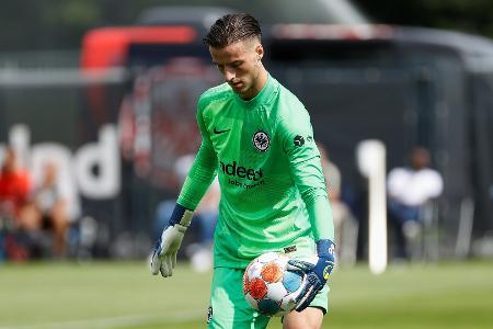 Frankfurt: Torwart Ramaj wechselt zu Ajax Amsterdam Frankfurt: Torwart Ramaj wechselt zu Ajax Amsterdam