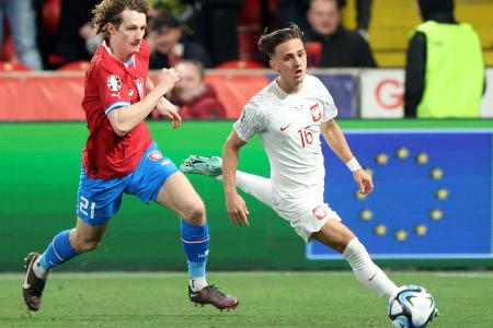 Hertha BSC verpflichtet Karbownik aus Brighton Hertha BSC verpflichtet Karbownik aus Brighton