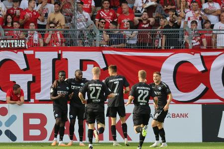 Paderborn in Cottbus früh auf Siegkurs Paderborn in Cottbus früh auf Siegkurs
