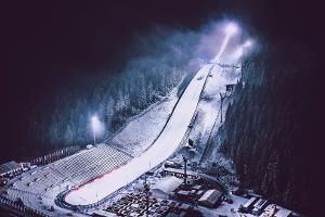 Eishockey an der Schanze: Drei Freiluftspiele in Klingenthal