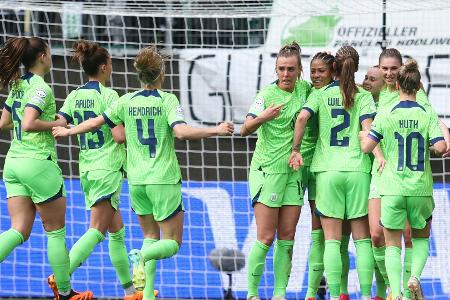 Wolfsburgerinnen im DFB-Pokal in Potsdam Wolfsburgerinnen im DFB-Pokal in Potsdam