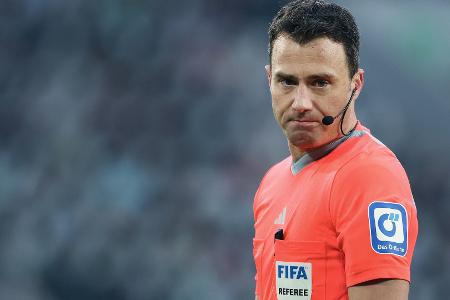 Zwayer Schiedsrichter beim Ligaauftakt Zwayer Schiedsrichter beim Ligaauftakt